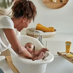 Jak często kąpać niemowlaka, aby uniknąć podrażnień skóry?