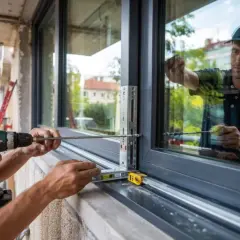 Jak zamontować okno? Praktyczny przewodnik krok po kroku