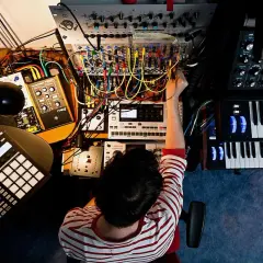 Produkcja muzyki elektronicznej: Od zera do utworu w domu!