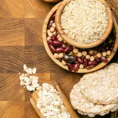 Cereali, legumi, muffin e gallette di riso: alcuni esempi di carboidrati raffinati quali sono, da consumare con moderazione.