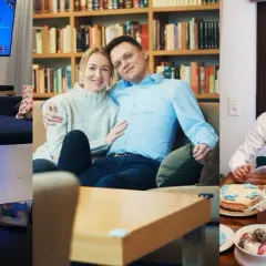 Gdzie mieszka Hołownia? Odkryj tajemnice jego domu w Otwocku