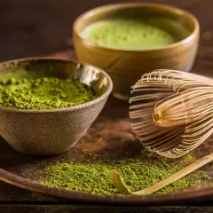 Czy matcha to kawa? Odkryj różnice i korzyści zdrowotne