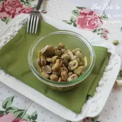 Fave in umido, un piatto semplice e gustoso preparato con la tecnica della vasocottura.