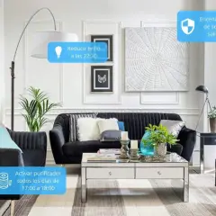 Sala moderna con sofás negros, mesa de centro y plantas. Se destacan las ventajas de la domótica: luces, purificador y cámaras de seguridad automatizadas.