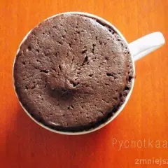 Ciastko w mikrofali: puszysty deser w 2 minuty (bez wpadek!)