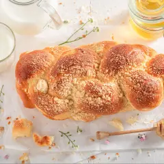 Pyszna chałka drożdżowa, przepis doskonały, z miodem i mlekiem. Idealna na śniadanie.