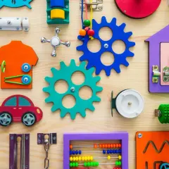 Tablica sensoryczna: rozwój, DIY i bezpieczeństwo. Kompletny przewodnik