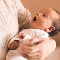 Mama fizjoterapeuta: jak podnosić niemowlę bezpiecznie?