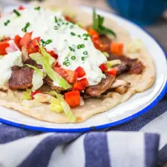Ile kalorii ma sałatka gyros? Zaskakujące wartości odżywcze!