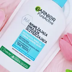 Nawilżająca emulsja Garnier PureActive oczyszcza i chroni barierę skóry. Idealna dla każdego typu cery.