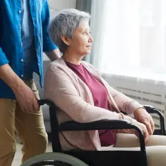 Czy opiekun osoby niepełnosprawnej jest ubezpieczony? Sprawdź ważne informacje