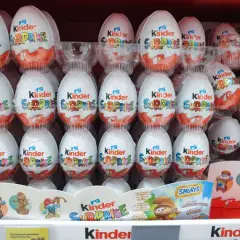 Kinder z jakiego kraju pochodzi? Odkryj włoskie korzenie marki