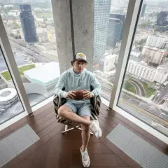 Rafał Zaorski shortuje własny apartament na Złotej 44 - bukmacherzy dołączają do zabawy