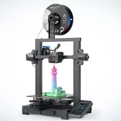 Impresora 3D Creality imprimiendo un faro multicolor. Muestra uno de los tipos de impresoras 3D más comunes.
