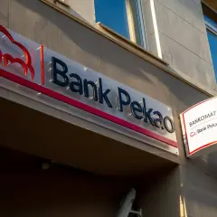 Czy kupować akcje Pekao? Analiza ryzyk i potencjalnych zysków