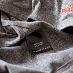 Poliester czy nylon - Który materiał jest lepszy? Dowiedz się!