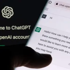 Dowiedz się, jak korzystać z ChatGPT, przeglądając interfejs czatu na telefonie.