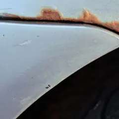 Farba na rdze do samochodu: Najlepsze opcje do ochrony karoserii