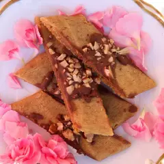 Småkakor med choklad och nötter, perfekta till fikat. Ett enkelt kolakakor recept för alla.