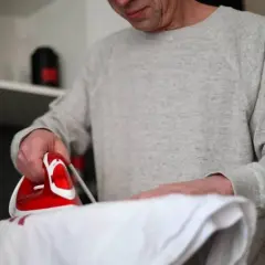 Jak usunąć nadruk z bluzy? Skuteczne i bezpieczne domowe metody