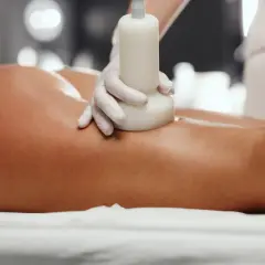 Jak pozbyć się cellulitu z ud? Skuteczne metody i zabiegi
