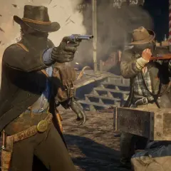 Dwóch rewolwerowców w akcji, wybuchy w tle. To scena z gry Red Dead Redemption 2 na PS5.