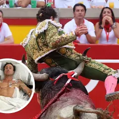 El torero Rafaelillo en plena faena, con un toro ensangrentado. En un círculo, el mismo torero herido en cama de hospital.