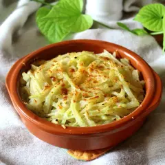 Cavolo rapa gratinato in padella, una delle tante gustose ricette per preparare questo ortaggio.