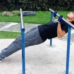 Ejercicios de calistenia para biceps: fortalece tus brazos sin pesas