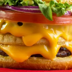 Jaki ser do burgera? Wybierz idealny i roztop go perfekcyjnie!