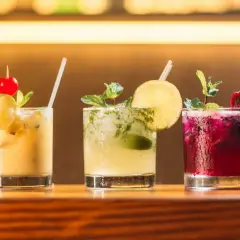 Najlepsze drinki z sokiem mango, które zaskoczą Twoich gości