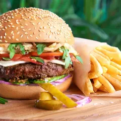 Kto wymyślił hamburgery? Odkryj tajemnice ich pochodzenia