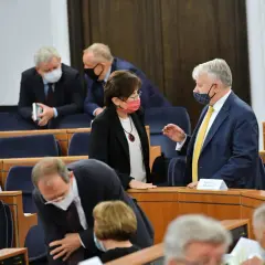 Dwie "Piątki Kaczyńskiego": Jak je rozróżnić? Pełne wyjaśnienie