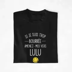 T-shirt noir avec texte humoristique "Si je suis trop bourrée, amenez-moi vers Lulu". Idéal pour la création de t-shirt personnalisé en ligne.