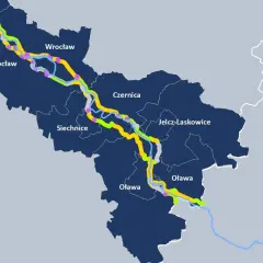Mapa z zaznaczonymi trasami rowerowymi, w tym niebieskim velo, łączącymi Wrocław z okolicznymi miejscowościami jak Siechnice i Oława.