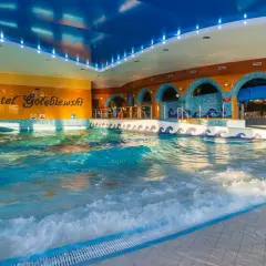 Ile kosztuje doba w hotelu Gołębiewskim? Ceny, promocje i różnice sezonowe