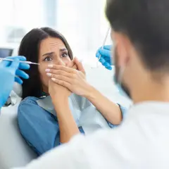 Czy dentysta boli? Poznaj bezbolesne metody i pokonaj lęk!