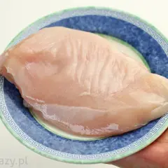 Ile kalorii ma pierś z kurczaka? Zaskakujące kalorie po obróbce!