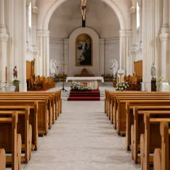 Koszt chrzcin w Polsce: Od 3000 zł do 9000 zł? Planuj budżet!