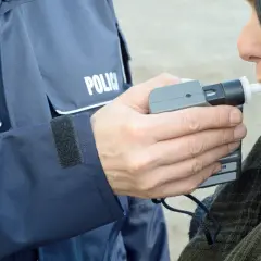 Alkomat: Jak dmuchać, by wynik był pewny? Uniknij błędów!