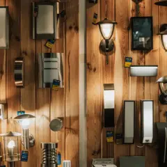 Variedad de apliques de pared modernos y clásicos, ideales para inspirarte sobre como hacer un aplique de pared único para tu hogar.