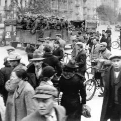 Alarm wiersz Słonimskiego: strach i chaos w Warszawie 1939