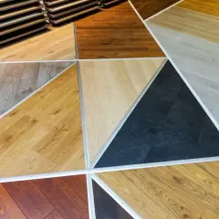 Campione di pavimenti in laminato e vinile, utile per valutare il costo rifacimento massetto e pavimento.