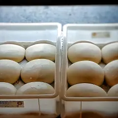 Ile powinno wyrastać ciasto na pizzę? Od 1,5 do 72h