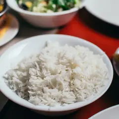 Ile kcal ma ryż? Porównaj gatunki i wybierz idealny dla diety