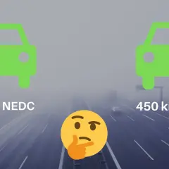 Deux voitures vertes symbolisent des autonomies différentes : 540 km NEDC vs 450 km WLTP. Un emoji pensif interroge sur ces mesures.