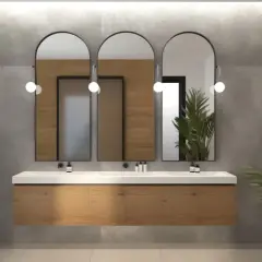 Modern baño con doble lavabo, encimera de madera y tres espejos arqueados. El plafon espejo baño ilumina el espacio.
