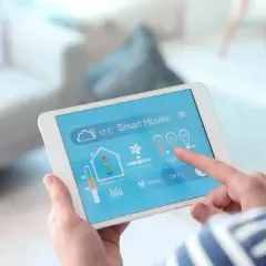 Controlando la temperatura y luces de tu hogar con una tablet. Descubre el precio de la domótica en casa y vive más cómodo.