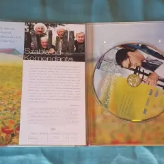 Okładka filmu "Szabla od komendanta" z Bronisławem Pawlikiem i innymi aktorami. Na płycie DVD widnieje tytuł filmu i nazwiska aktorów.