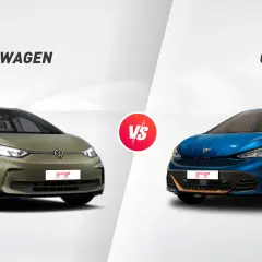 Volkswagen ID.3 verde y Cupra Born azul, comparativa de medidas.